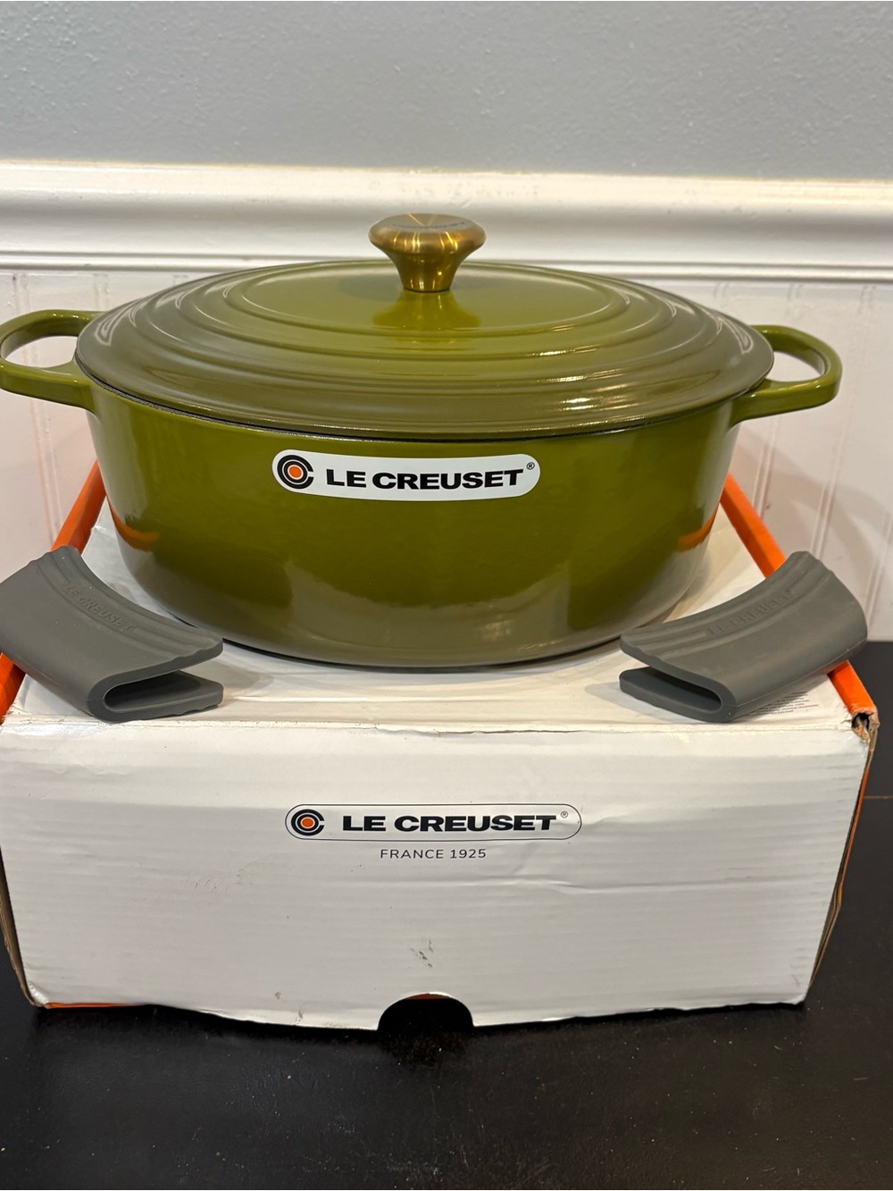 Le Creuset Signature Enameled Cast Iron Oval Dutch Oven 7.5 qt. Olive